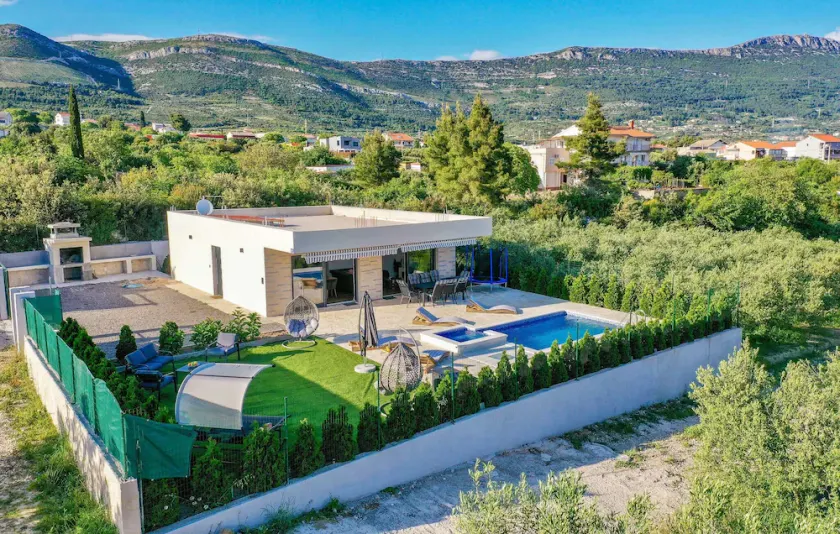 Stunning Home In Kastel Novi - Image 1
