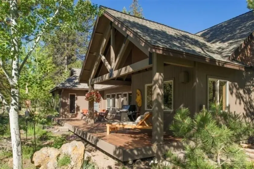 Upscale 3BR Ensuite on golf course w/ Saltwater Hot Tub, Kayaks, 8 SHARC passes, - Image 1