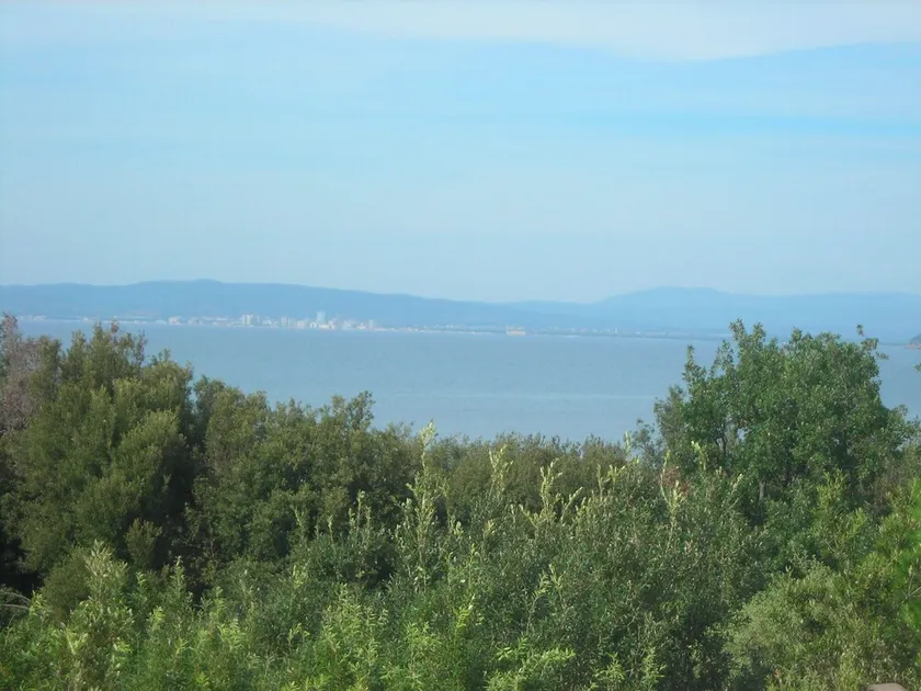 PORTION OF VILLA WITH GARDEN, 50 METERS FROM THE SEA - Image 1