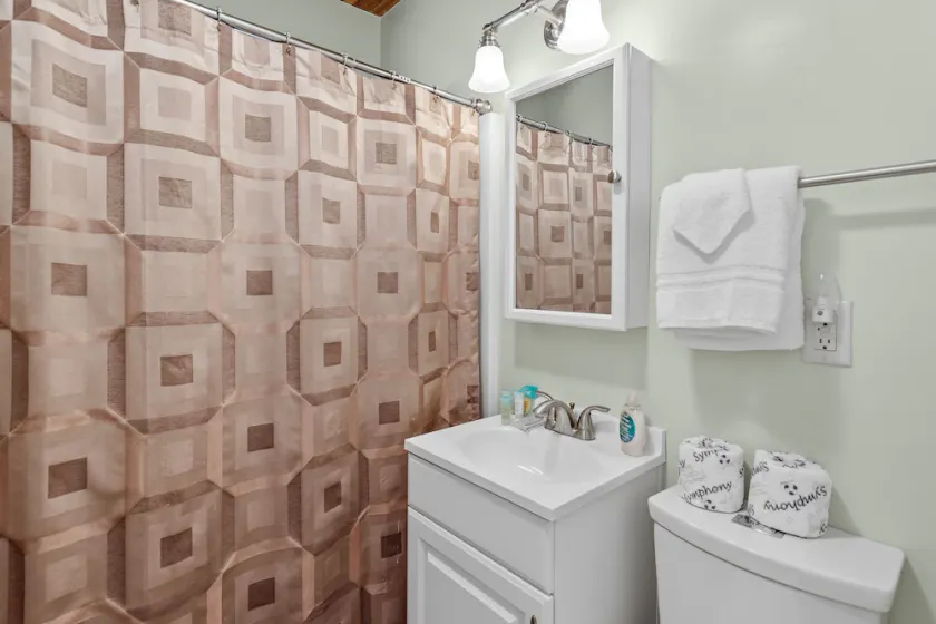 KCs Haven - Relax with the whole family at this peaceful cabin - Image 1