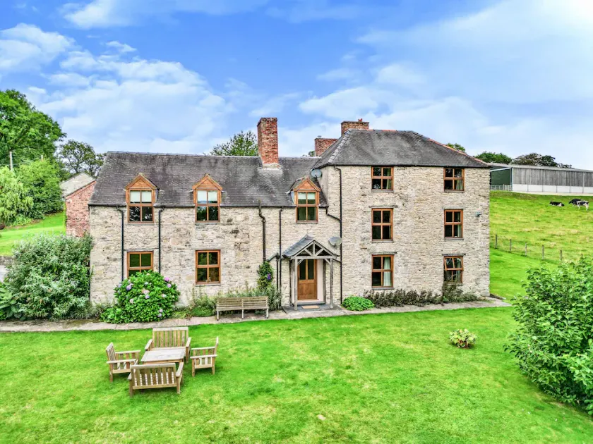 TYWYSOG, family friendly, character holiday cottage in Henllan - Image 1