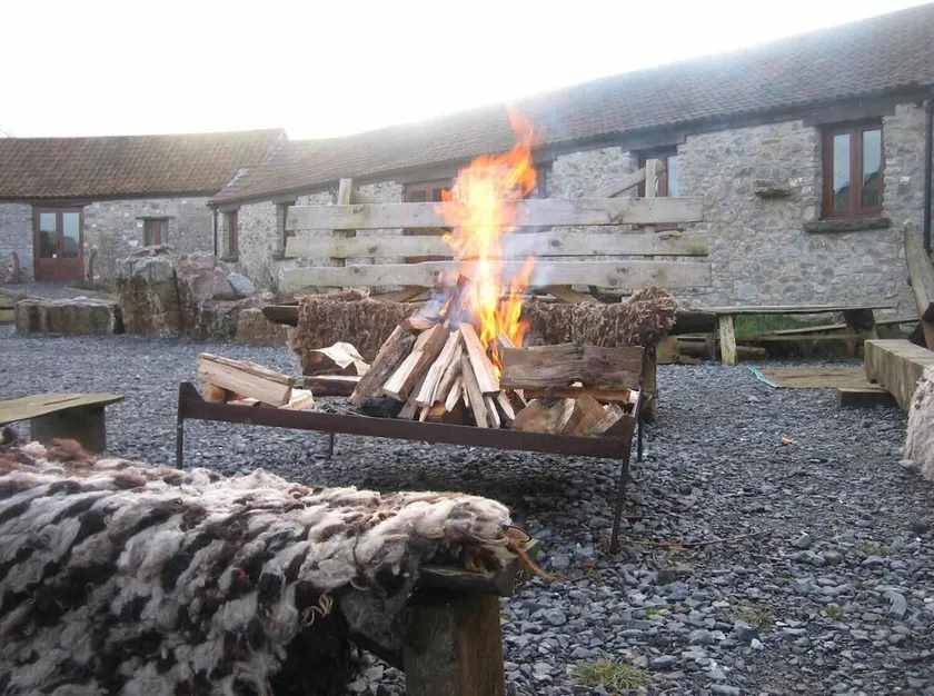 Exclusive Horseshoe barn venue with accommodation - Image 1