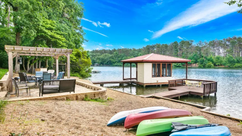 Lake Front - Hot Tub - Great Views - Fire Pit - Kayaks - Holly Lake Ranch - Image 1