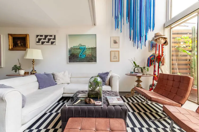 Loft artístico com muita iluminação - Image 1