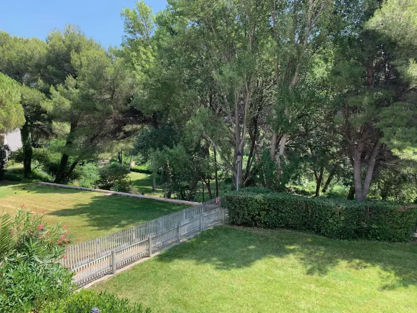T2 Domaine de la Coudoulière dans très beau parc arboré, - Image 1