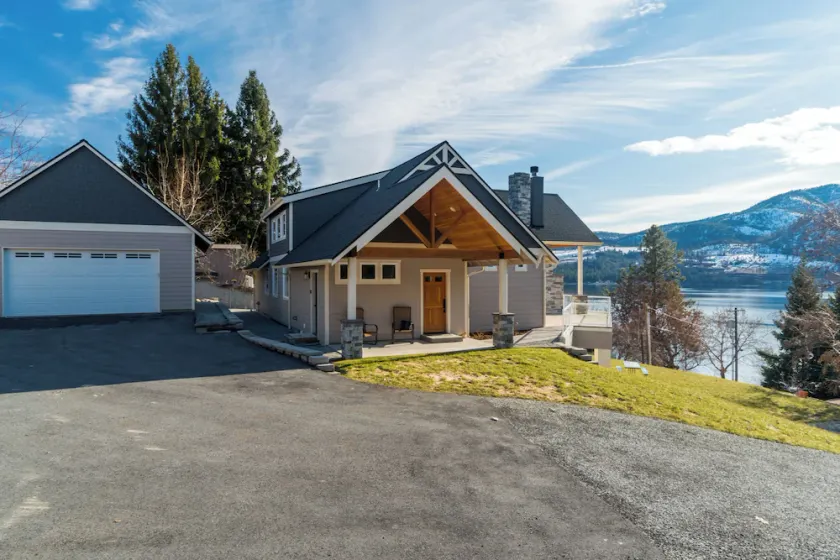 Ekspansivt Lake View Home direkte overfor Willow Point Park - Image 1
