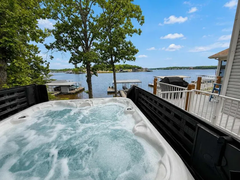 It's A Shore Thing - Boat Slips and Hot Tub - Image 1