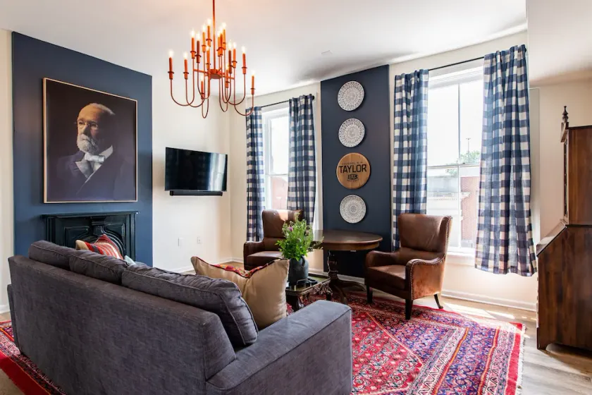 EH Taylor Suite, The Woodford Hotel - Image 1