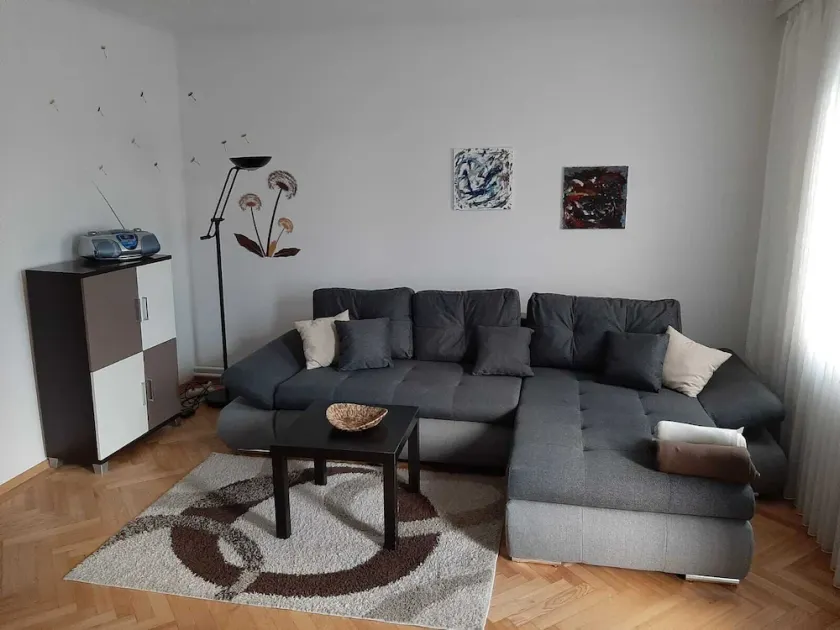 Apartment with terrace, view of Vienna, free parking, near to Schönbrunn - Image 1