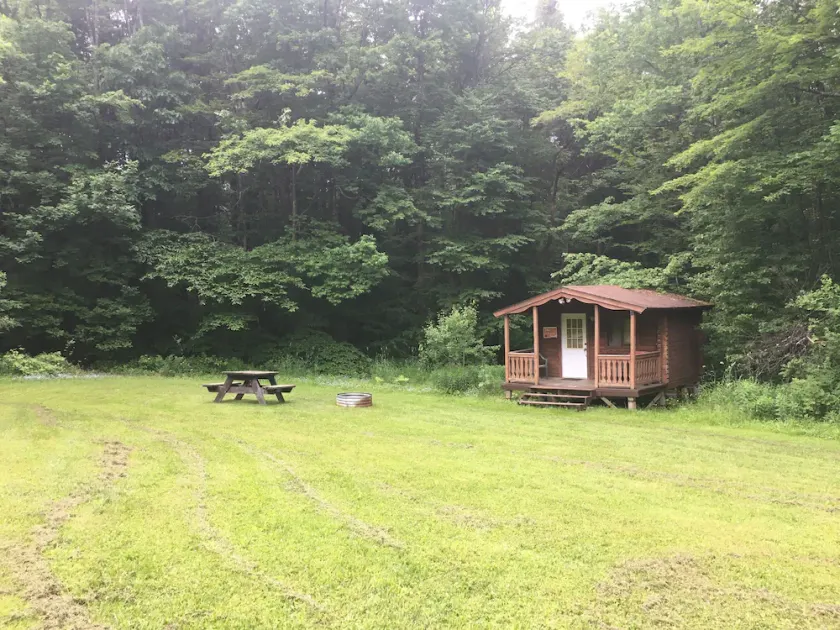 One Room Log Cabin in beautiful Woodland Campground - Image 1