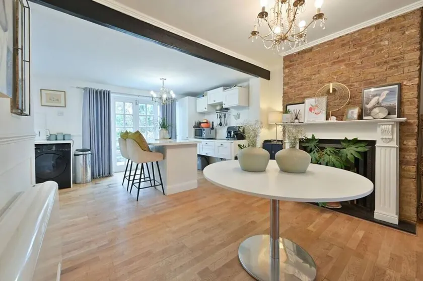 Bushey B&B - Image 1