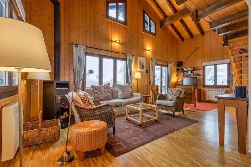 Chalet Les Jeunes - Swiss Ski Chalet with amazing views 8pax - Image 1
