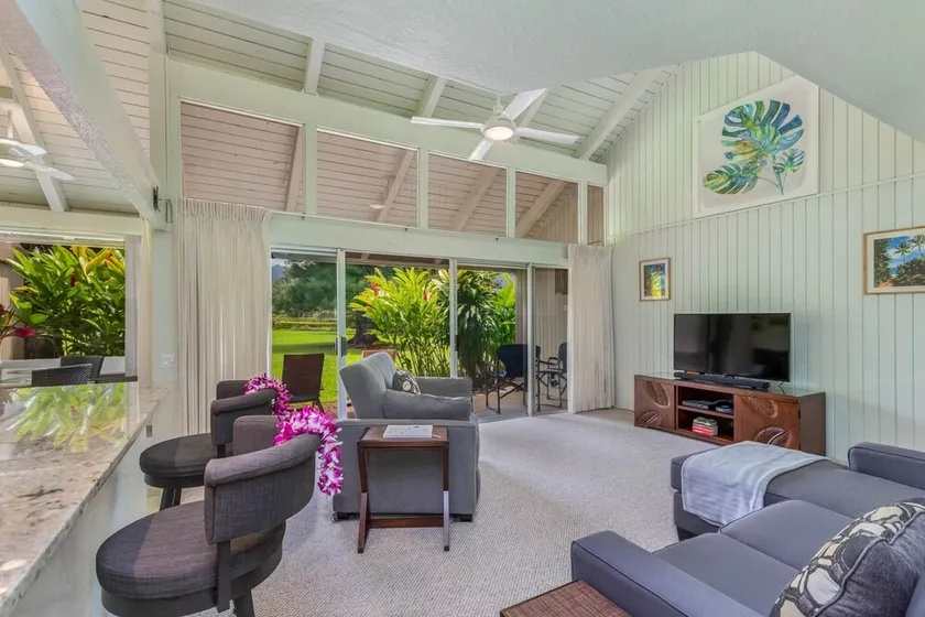 Condo hawaïen classique avec vue sur la montagne, piscine partagée et bain à remous! - Image 1