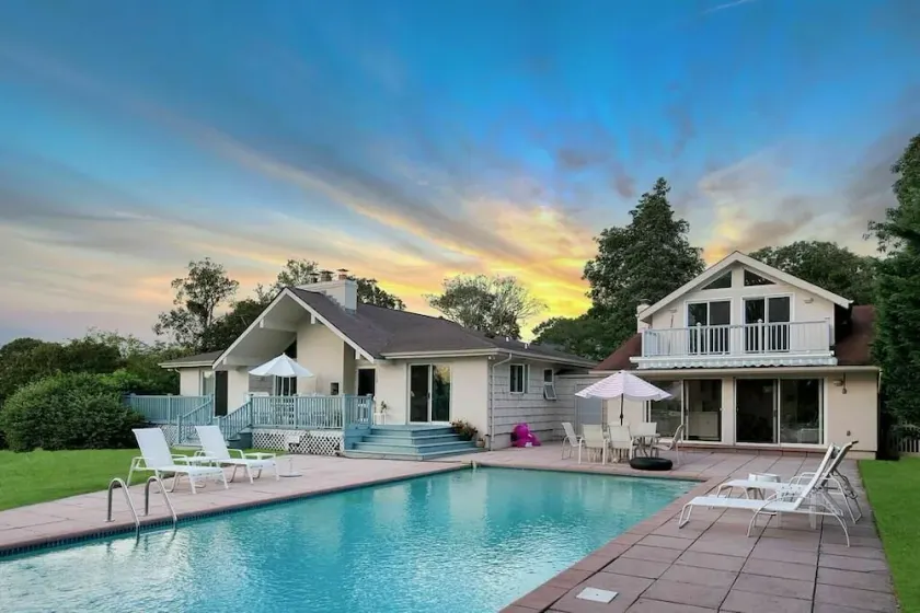 Stunning Hamptons Waterfront Escape w/ Sunset View - Image 1
