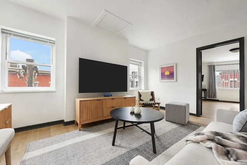 HostWise Stays - Butler St, Off-Street Parking, Brand New! - Image 1