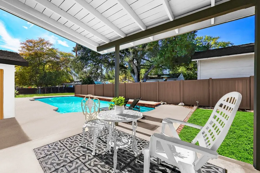Rustic 3-BR Cottage with Pool - Image 1