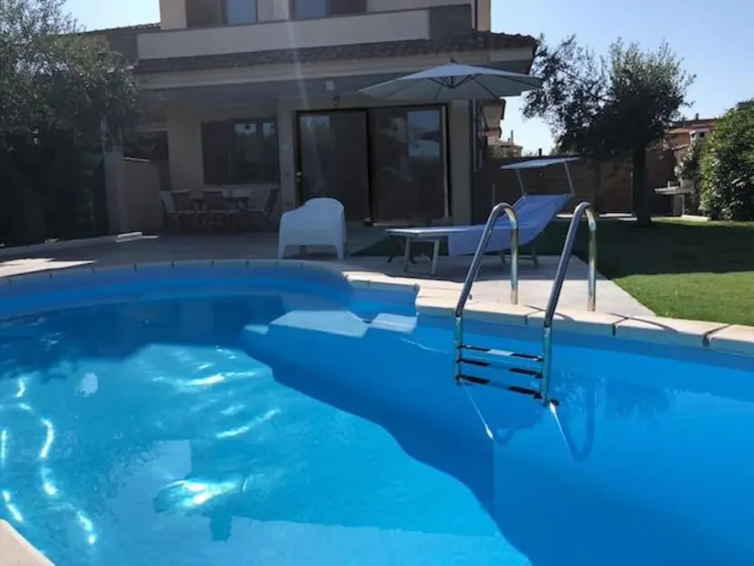 Villa avec piscine dans un village calme près de la belle plage de sable de Costa Rei - Image 1