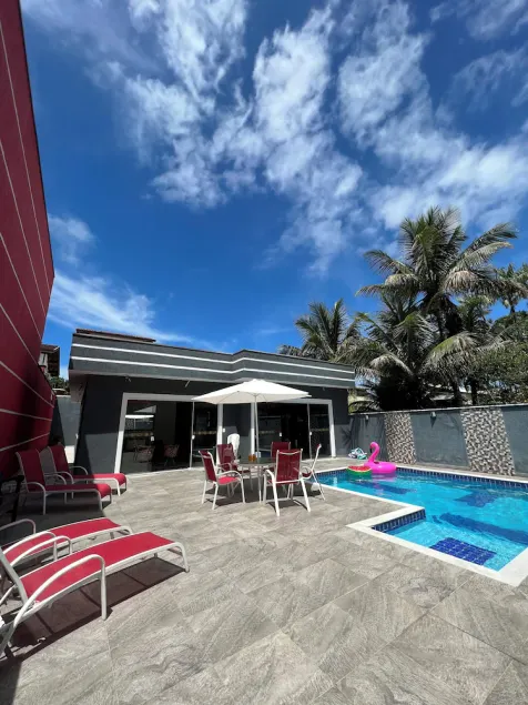 Exclusive retreat in a gated community in Caraguatatuba - Image 1