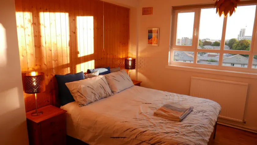 Superior double room with view over north London - Image 1