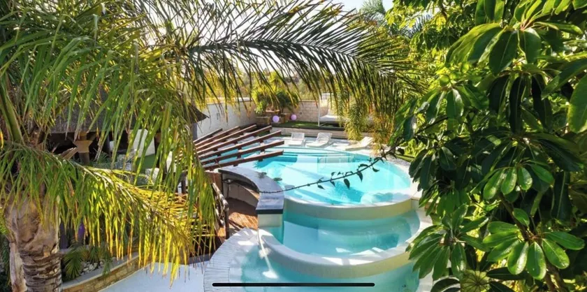 Villa avec piscine design, bar de piscine, jacuzzi, lit balinais - Image 1