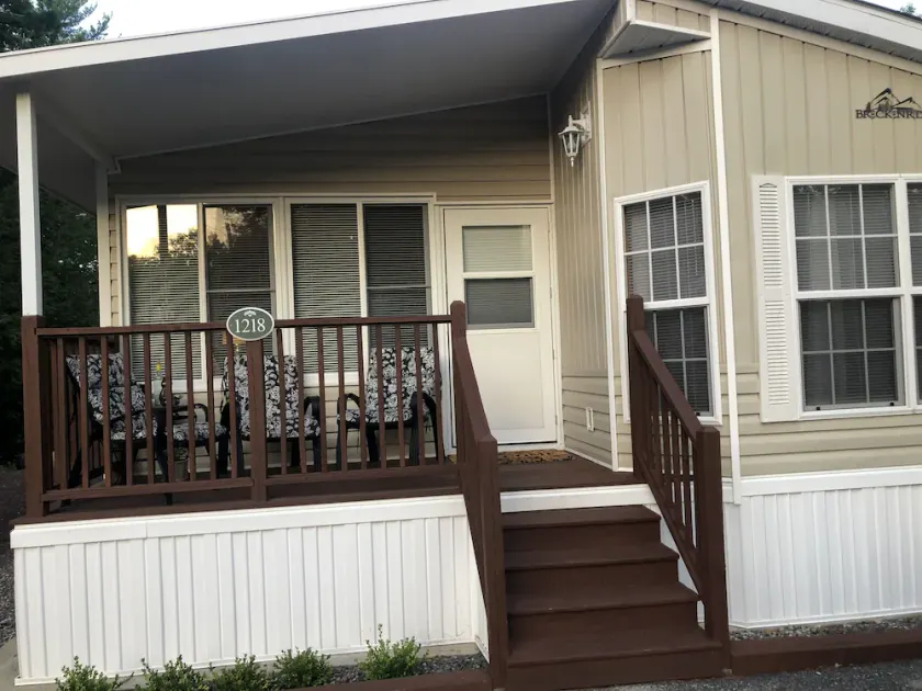 Family Friendly Four Season Cottage at Point Sebago Beach & Golf Resort - Image 1