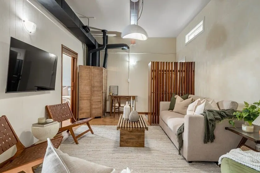 Bourbon  Retro Getaway Sleeps 4 & Full Kitchen! - Image 1