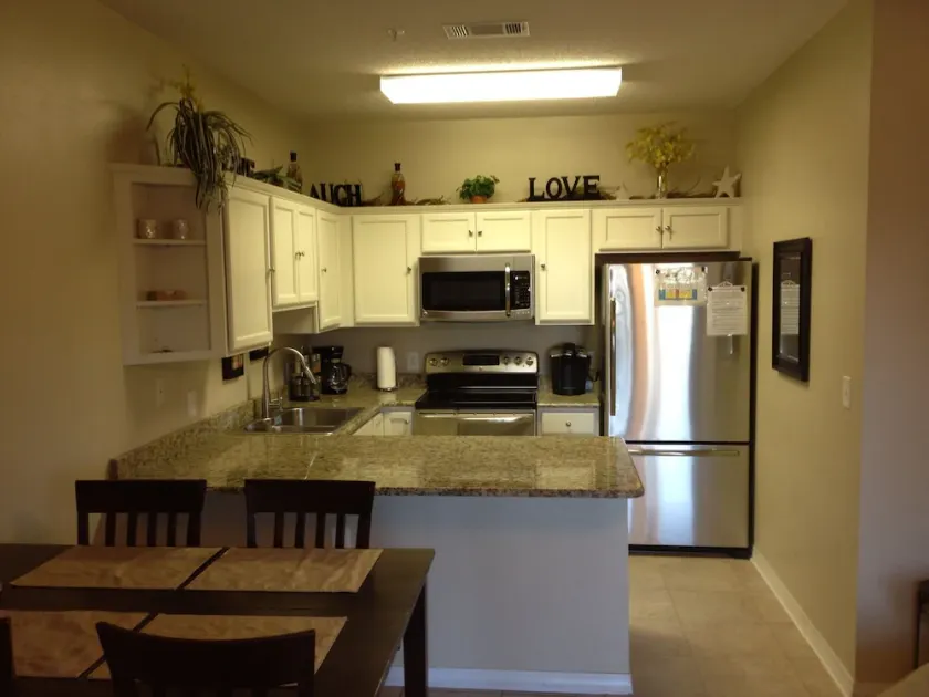Direct Gulf View,  Designer Decor! Steps to sand. Sleeps 6. - Image 1