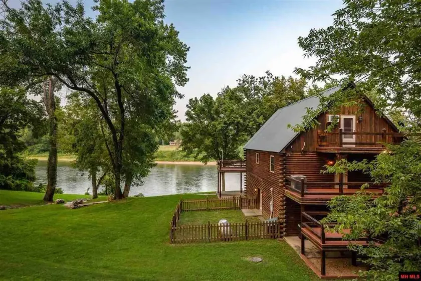 SECLUDED WHITE RIVERFRONT CABIN -SLEEPS 2-10, GREAT FAMILY & FISHERMEN GETAWAY - Image 1