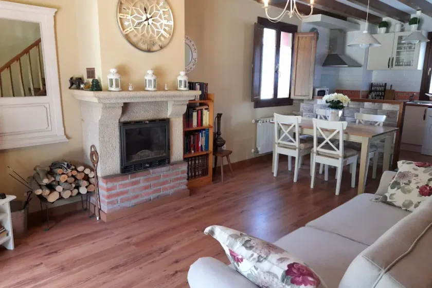 Chalet CON Finca EN Llanes - Image 1