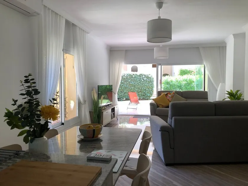 Beautiful modern apartment in the heart of Elviria - Image 1