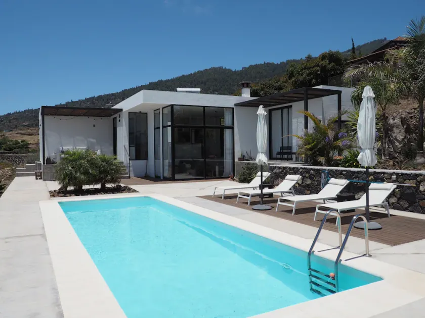 Ny: Modern villa med 180 ° havsutsikt och saltvattenpool - Image 1