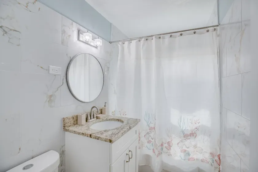 New and cozy 2/1 near River - Image 1