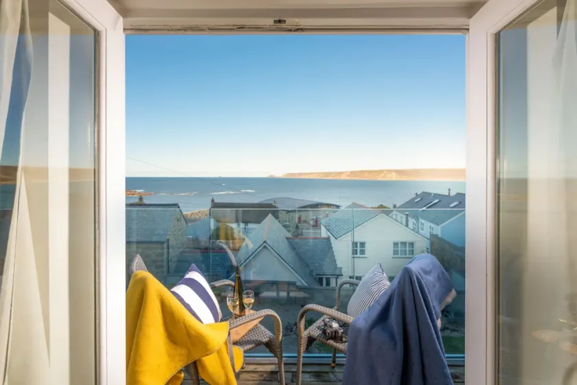A superb two bedroom cottage overlooking Sennen Cove - Image 1