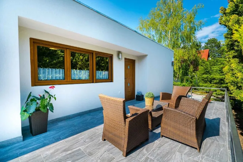 Holiday apartment with garden, just 100 meters from the beach - Image 1