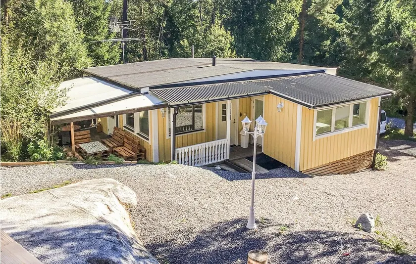 4 bedroom cozy home in Brottby - Image 1