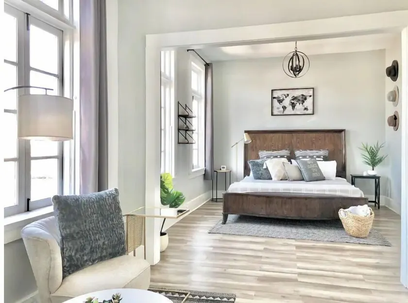 Historic Perfectly-located Uptown Studio - Image 1