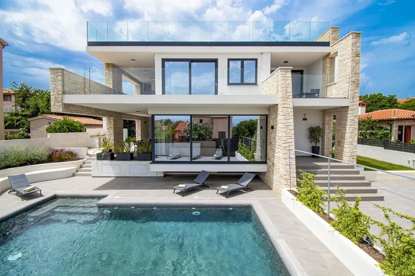Villa Rosarol near Medulin for 8 people with private pool & only 800 m from sea - Image 1