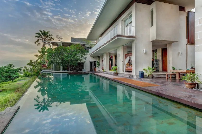 TG 5 Bedroom Villa Panoramic Bay View - Image 1