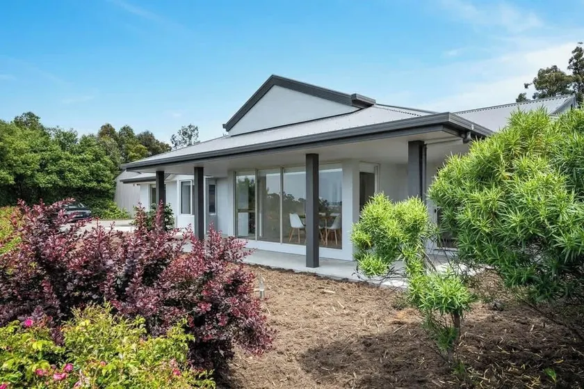 The Rest Retreat Getaway 15 Mins to CBD 3 Bed - Image 1
