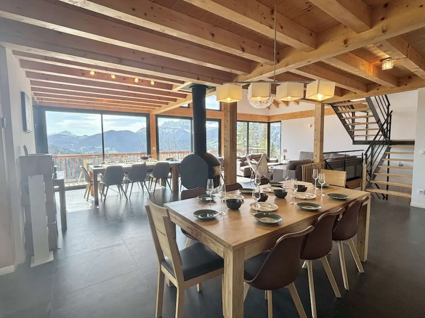 Chalet spacieux avec sauna et jacuzzi, proche Notre-Dame-de-Bellecombe - Image 1