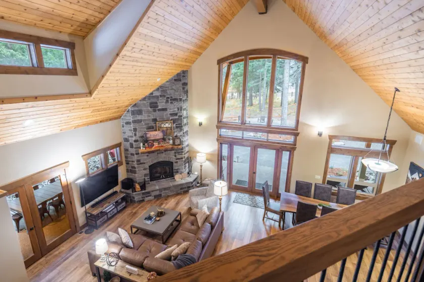 Luxury Pour House Lodge - private, hot tub, firepit - Image 1