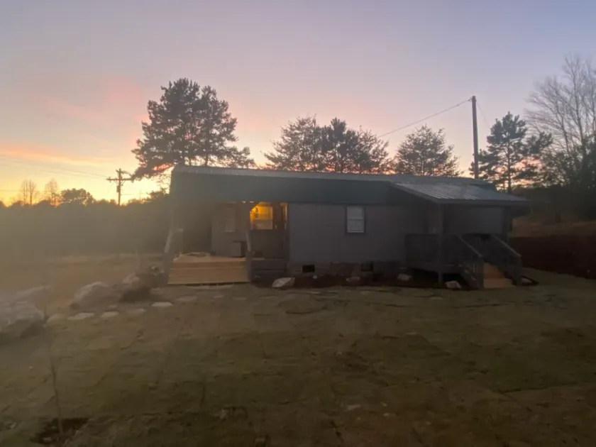 Jocassee Valley cabin- Free Park Pass  - Image 1