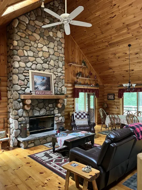 Genuine Log Cabin ~ Perfect Getaway ~ Pool Table ~ Outdoor Hot Tub ~ Fire Pit - Image 1