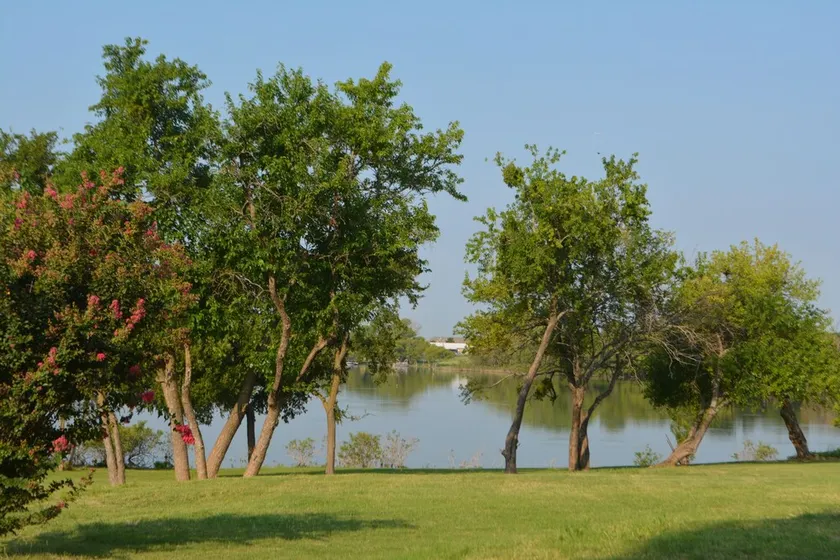 Lakeview and Access. Temporary Housing or Long Term - Image 1