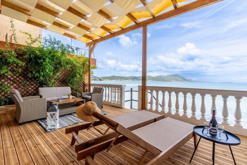 Nikos Seaside Apartment - Image 1