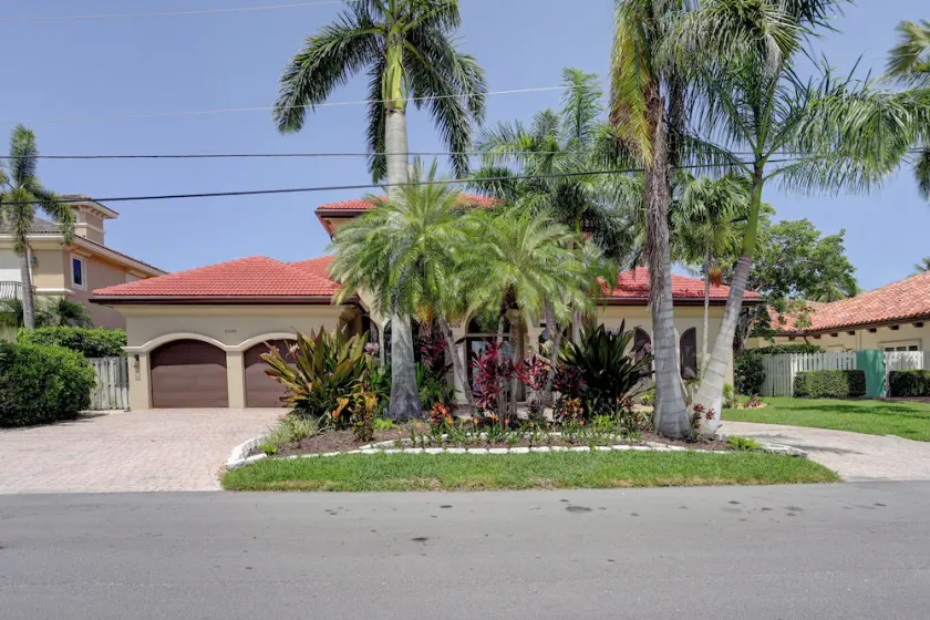 Private Waterfront Heated Pool 1 Mile From Beach - Image 1