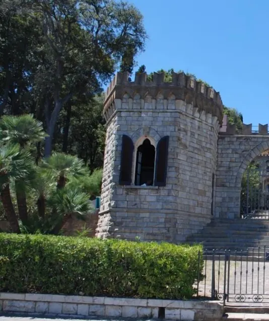 ¡Bienvenido al Castillo de Bellariva a un tiro de piedra del mar! - Image 1