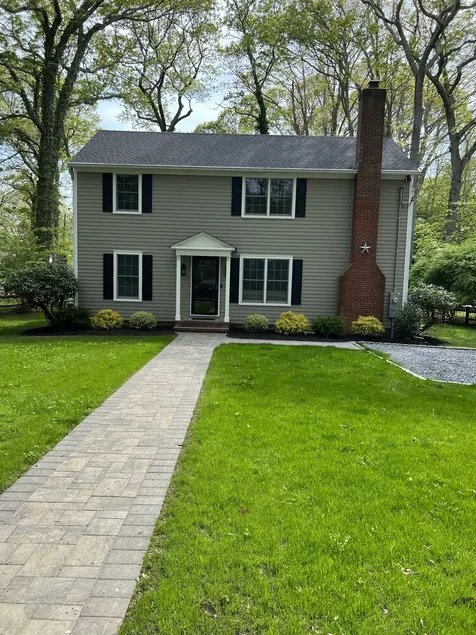 Walk to private bay beach, close to Greenport, wineries, golf! Premier Host home - Image 1