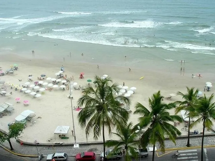 Beach Front Apartment Guarujá - Image 1