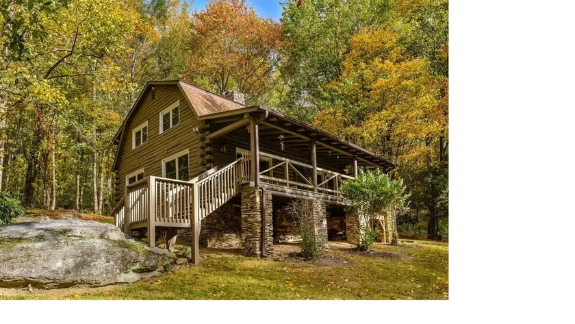 Eagle's Rest Lodge with Pond & Creek; Privat men bekvämt - Image 1